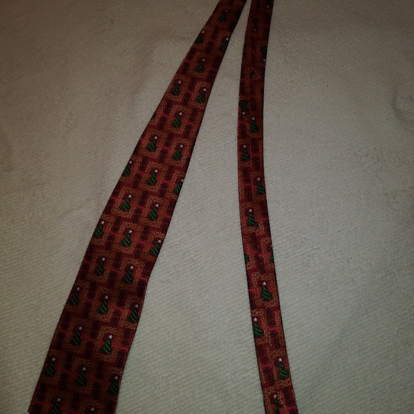 Hallmark 🎄 tie - Picture 2 of 3